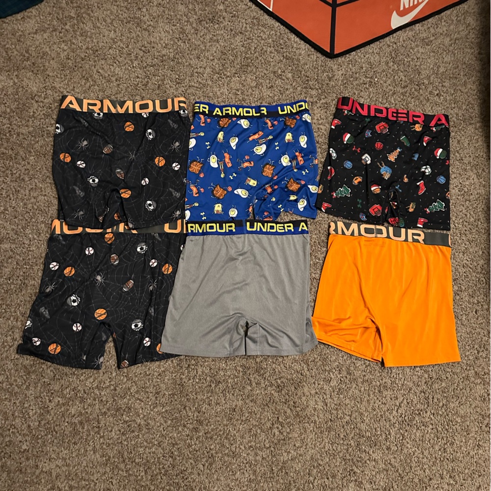 (6) Under Armur Boys Boxer Briefs